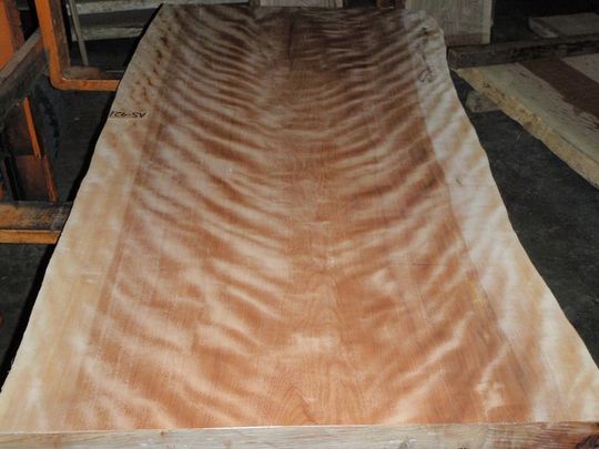 ミズメ桜　一枚板テーブル　ローテーブル サイドテーブル　杢目 ミズメ桜 一枚板テーブル ローテーブル サイドテーブル 杢目 机